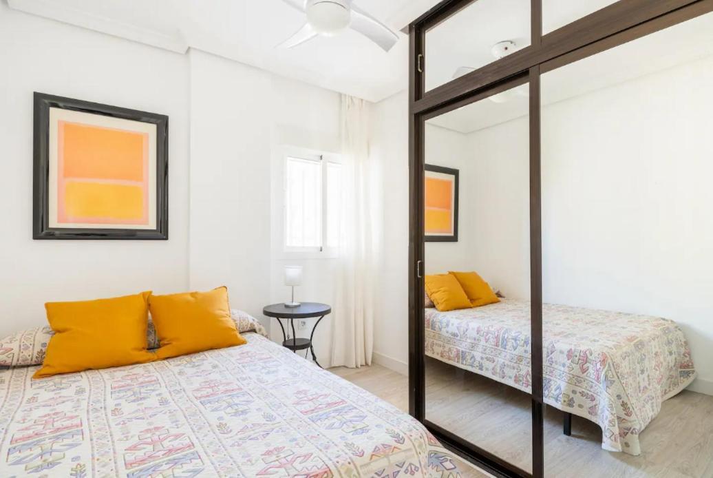 Apartamento Amplio Con 4 Habitaciones Y 2 Banos - Great Apartment With 4 Rooms - 2 Baths Sevilla Exteriér fotografie