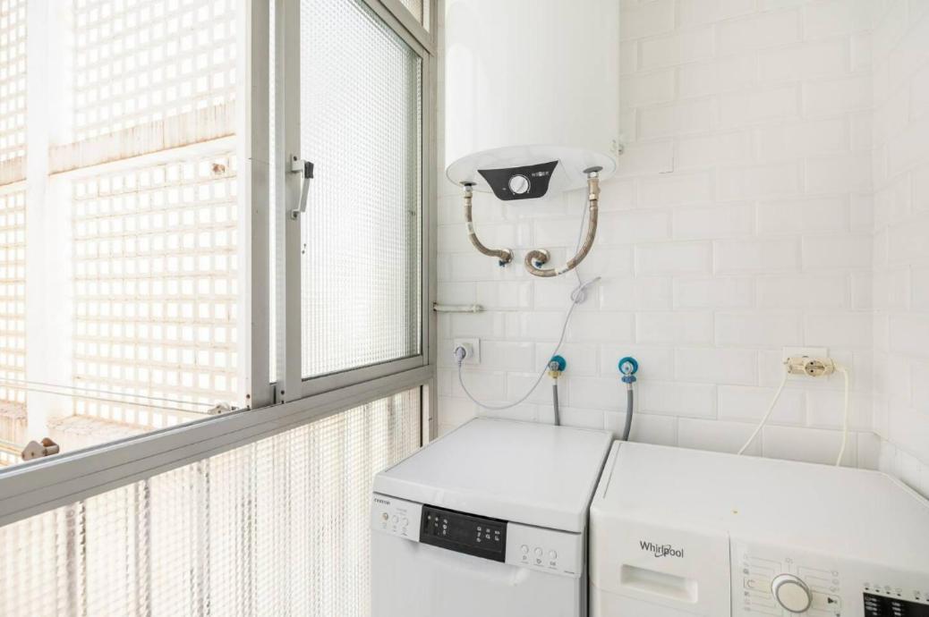 Apartamento Amplio Con 4 Habitaciones Y 2 Banos - Great Apartment With 4 Rooms - 2 Baths Sevilla Exteriér fotografie