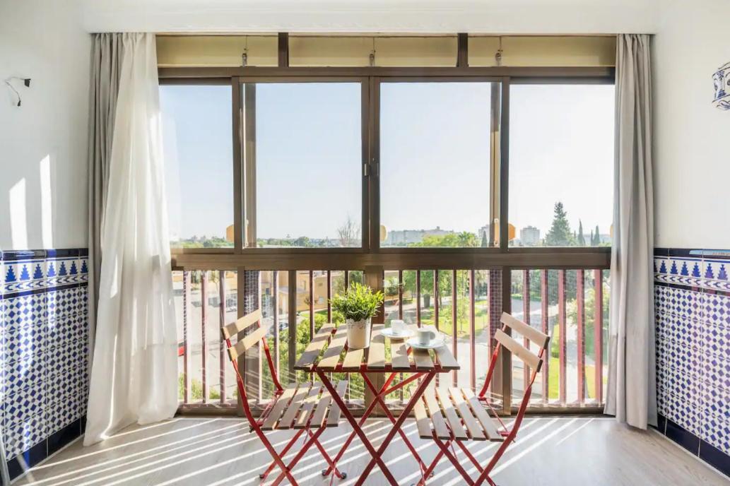 Apartamento Amplio Con 4 Habitaciones Y 2 Banos - Great Apartment With 4 Rooms - 2 Baths Sevilla Exteriér fotografie