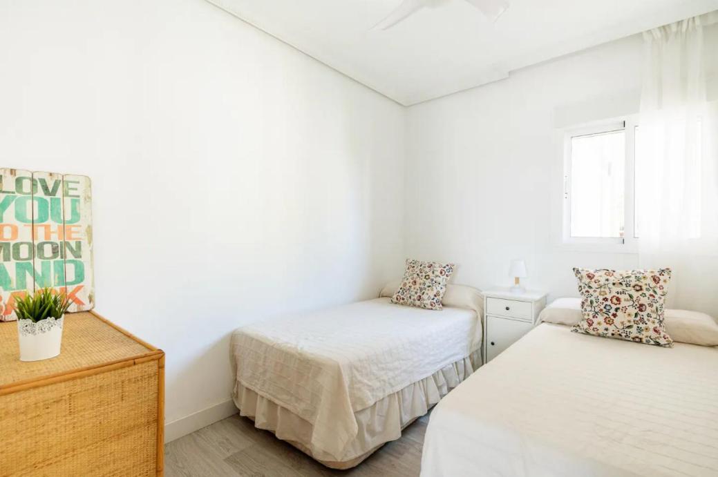 Apartamento Amplio Con 4 Habitaciones Y 2 Banos - Great Apartment With 4 Rooms - 2 Baths Sevilla Exteriér fotografie