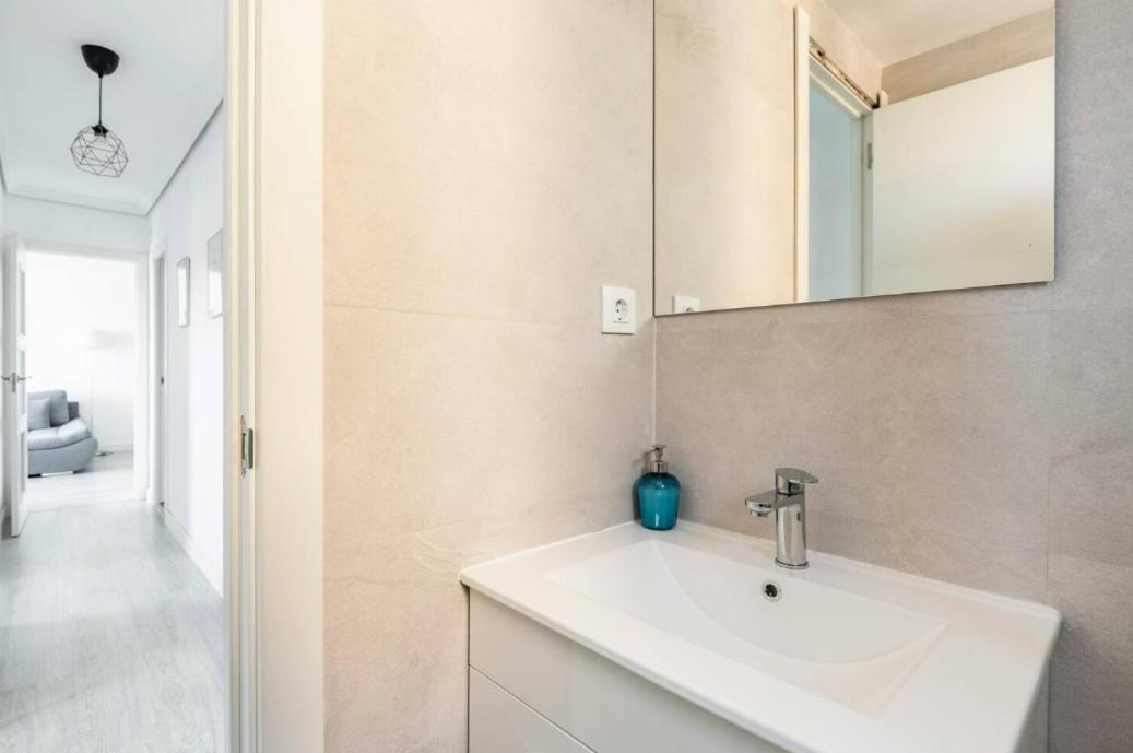 Apartamento Amplio Con 4 Habitaciones Y 2 Banos - Great Apartment With 4 Rooms - 2 Baths Sevilla Exteriér fotografie