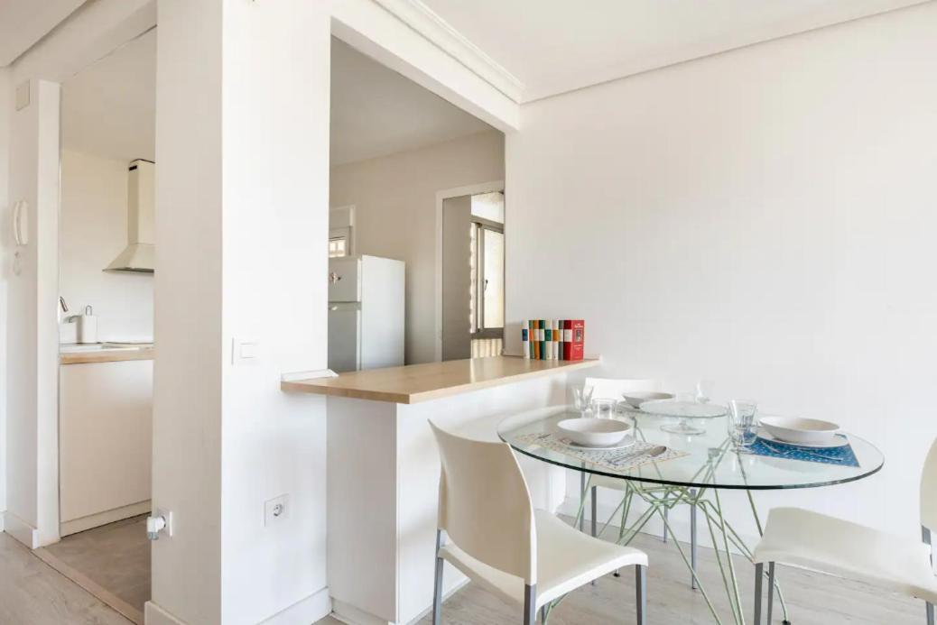 Apartamento Amplio Con 4 Habitaciones Y 2 Banos - Great Apartment With 4 Rooms - 2 Baths Sevilla Exteriér fotografie